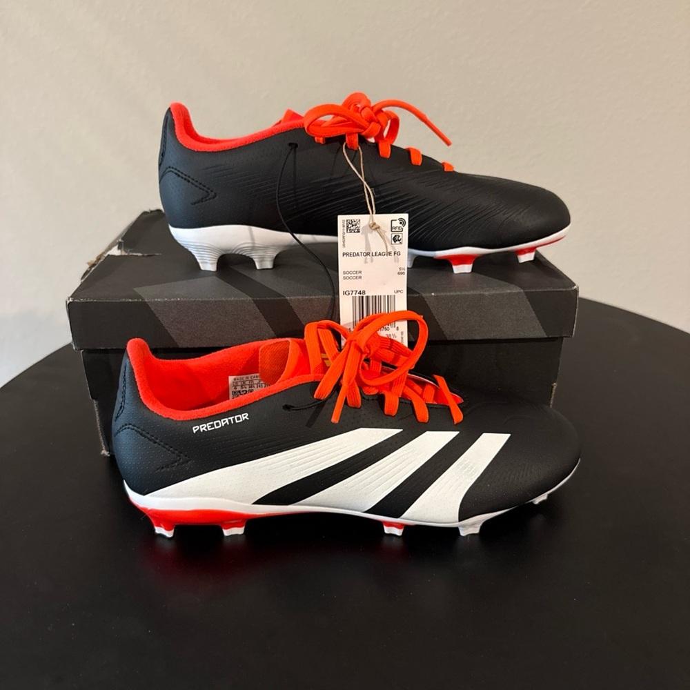 Adidas Predator Soccer Cleats Black/White/Red - Youth 6